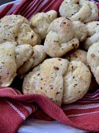 Easy Garlic Knots Recipe Garlic Knots How To Eat Better Ww Recipes