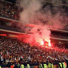 In 2011 galatasaray's ground recorded a noise level of 131.76 decibels which was a guinness world record for loudest crowd roar at a sport stadium until this record was beaten two years later at century link field for an nfl game. Galatasaray Vs Fenerbahce Bring Your Fire Things Are About To Get Heated In Istanbul Sbnation Com