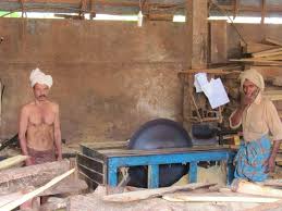 Nochma 3 Bier Fur Die Manner Vom Sagewerk Foto Bild Erwachsene Menschen Bei Der Arbeit Handwerker Bilder Auf Fotocommunity