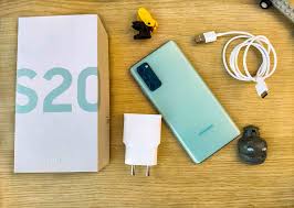 Unfortunately, it seems samsung isn't providing a clear case with the galaxy s10; Samsung Galaxy S20 Fe 4g Review With Pros And Cons Smartprix Com