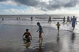 Saat datang hari libur, kawasan ini akan dipadati oleh. 4 Penginapan Di Pantai Anyer Mulai Dari Rp 500 000 Halaman All Kompas Com
