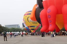 Velg blant mange lignende scener. Hot Air Balloon Fiesta I M Spatial