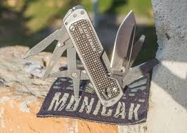 LEATHERMAN Multitool FREE T4