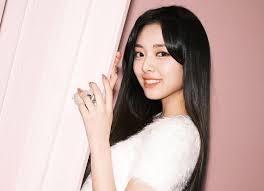 Read 1) shin yuna from the story itzy charaktere: Itzy Stylists Under Fire For Dressing Yuna Too Provocatively For A Minor Kpopstarz