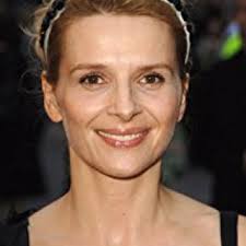 Echa un vistazo al guardarropa de Freda Black (interpretado por Parker  Posey) en The Staircase