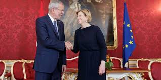 Es ist die ausgabe vom 9.8.2021. Beate Meinl Reisinger Bei Alexander Van Der Bellen Bundesprasident