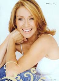 Her 'civilian weight' is around 110 (50 kg) to 115 (52 kg) lbs and 105 lbs (47.5 kg) when she's filming. Patricia Heaton Google Images Patricia Heaton Everybody Love Raymond Patricia
