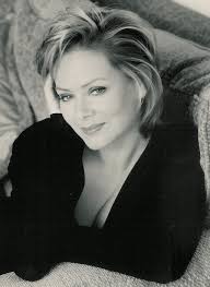 After beginning her career in regional theater in the pacific northwest, she appeared on broadway in 1981, as marlene dietrich in the biographical play piaf.smart was later cast in a leading role as charlene frazier stillfield on the cbs sitcom designing women, in which she starred from 1986 to 1991. Jean Smart