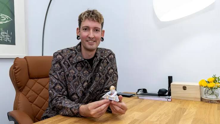 Bares für Rares“-Experte erstmals Papa: Fabian Kahl verrät Details zum  Leben zu dritt | InTouch