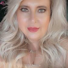 2 Ingredient Apple Pie Dumplings! SO good... and SO easy!  http://www.spendwithpennies.com/apple-pie-dumplings-2-ingredients/