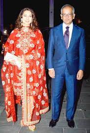 Watch beautiful juhi chawla arrives with her husband jay mehta at akash ambani grand wedding.comment down below about juhi chawla's look.watch latest. Juhi Chawla With Husband Jay Mehta Fashion Celebs Priyanka Chopra