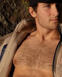 Handsome hairy chest 😍