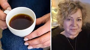 Sonya i Strömsund: Moster och jag fikar i trapphuset