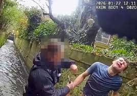 Shocking moment fleeing thief wails as he's bitten by police ...