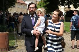Zpěvačka marta jandová (46) se za gynekologa a otce své dcery marušky miroslava vernera vdávala před šesti i po letech jsou šťastní: Fotogalerie Osudovi Muzi Marty Jandove V Popredi Marta S Prvnim Manzelem Thorstenem A