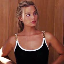 Discover & share this the wolf of wall street gif with everyone you know. Margot Robbie As Naomi In The Wolf Of Wall Street 2013 Fashion Margo Robbie Women