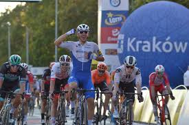Etapie tour de pologne z zamościa do przemyśla, michał kwiatkowski w ścisłej czołówce. Tour De Pologne 2020 Ballerini Wygrywa W Krakowie Caly Wyscig Dla Evenepoela