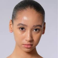 Michelle Manser's Instagram, Twitter & Facebook