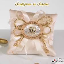 50 anni di attrazione, 50 anni di rispetto, 50 anni di impegno, 50 anni di affetto, 50 anni di romanticismo, 50 anni di condivisione, 50 anni di amore, 50 anni di felicità. Bomboniere Personalizzate Nozze D Oro Per 50 Anni Di