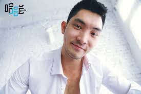 周一早上給大家滿滿的Eric East😋😋 ／ 性感吃番茄goo.gl/n461V5 西裝奶油犬goo.gl/fSoGvG  香腸屁股蛋goo.gl/HYCocg