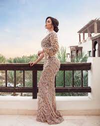 فاجأت الفنانة السورية، نسرين طافش، جمهورها باستعراض مهاراتها في ركوب الخيل. Ù†Ø³Ø±ÙŠÙ† Ø·Ø§ÙØ´ ÙˆØ¬ÙˆÙŠÙ„ Ù…Ø§Ø±Ø¯ÙŠÙ†ÙŠ ØºØ²Ù„ ÙˆØªØ¨Ø§Ø¯Ù„ Ø§Ù„Ø¥Ø·Ø±Ø§Ø¡Ø§Øª Ù‡Ø§Ø±Ø¨Ø±Ø² Ø¨Ø§Ø²Ø§Ø±