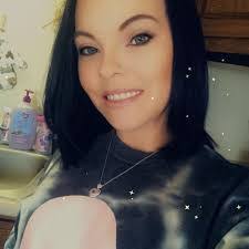 Elizabeth Halfhill's Instagram, Twitter & Facebook