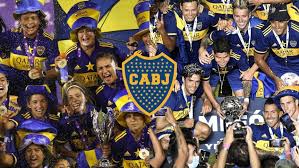 Cada vez es más común ver a equipos femeninos emular a sus pares masculinos, derribando cualquier clase de mito que pudiera haber sobre el nivel futbolístico entre las dos categorías. El Pedido De Los Hinchas De Boca Para Agregar Las Estrellas Masculinas Y Femeninas Al Escudo Tyc Sports