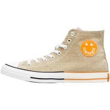 C'est sans doute cette dernière qui a sauvé la mythique basket converse, en lui offrant une deuxième jeunesse. Converse Chaussures Sacs Vetements Montres Accessoires Textile Homme Livraison Gratuite Spartoo