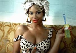 It samples la di da di by doug e. Video Beyonce Party Wheel Scene