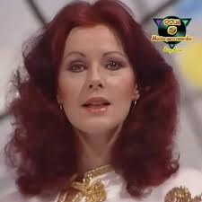 Lia Reyes Toussentt Cedeño,nació el 25 de abril en Upata,Estado  Bolívar,Venezuela, conocida artísticamente como Lia Tuzent.ñ Es una  cantante y compositora, que en los años 1961 y 1967, representó el modelo de