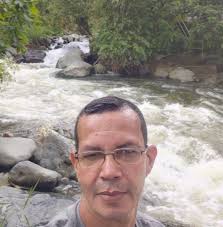 Horarios de transporte desde Cali y Buga:  http://calimadarien.com/transporte/transcalima