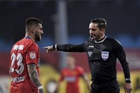 6 mai 1977 la craiova, românia) este un arbitru român de fotbal. Cine Este Sebastian ColÈescu Arbitrul Care A Provocat Un Scandal UriaÈ In Champions League A Vrut SÄ Se SinucidÄ In 2008