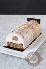 Buche De Noel 24 Vanille Noisette Et Caramel Surprises Et Gourmandises Buche De Noel Recette Dessert Noel Idee Recette Noel