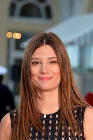 Dany boon, de son vrai nom daniel hamidou, est un humoriste français né à armentières, le dany boon arrive à paris à la fin des années 1980, y fait le mime dans la rue pour gagner sa vie tout dany boon est acteur mais aussi réalisateur. Alice Pol Wikipedia