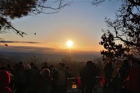 高 尾山 日の出