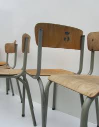 schoolstoelen industriele vintage buisframe stoelen tubax geleefd schoolstoelen vintage eettafels stoelen