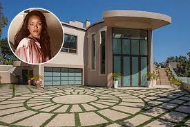5,439 likes · 9 talking about this · 61 were here. Maisons De Luxe La Villa De Rihanna En Vente A 14 59 Millions Maison Et Demeure Maison Et Demeure