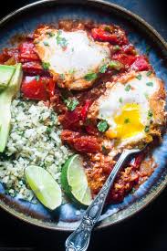 Whole30 Mexican Shakshuka This Quick And Easy Gluten Free Shakshuka Recipe Has A Little Spicy Mexican Whole 30 Breakfast Shakshuka Recipes Whole 30 Recipes