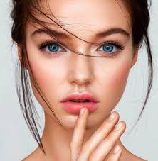 Com fer maquillatge nu 2024: tendències de la moda