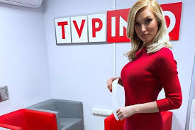 Filmik z wpadką prezenterki trafił do sieci i w kilka godzin wyświetlono go ponad 20. Program Dla Widzow Z Ameryki W Tvp Poprowadzi Go Karolina Pajaczkowska Natemat Pl