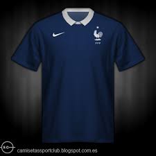 Das dunkelblau wird durch hellere blaue querstreifen am ganzen heimtrikot. Em Trikots Frankreich 2020 2021