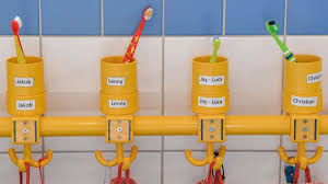 Startseite für bürger aktuelle informationen zu corona in hessen. Coronavirus In Hessen Frankfurter Kita Erzieherinnen Arbeiten In Behorden Frankfurt