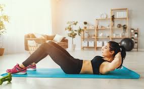 C'est un exercice à faire à la maison qui vous permettra d'affiner votre silhouette tout en travaillant vos jambes (quadriceps et ischios), mais également vos c'est un exercice que vous pouvez pratiquer vraiment partout, même à la maison. Sport Et Confinement Les Exercices A Faire A La Maison Pour Etre Au Top