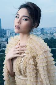 Những sao Việt 'điên đảo' vì trào lưu môi tều