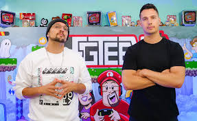 This family of six loves gaming, travelling, and spontaneous dance parties. Night Media Signs 6 Channel Family Gaming Empire Fgteev Exclusive Tubefilter