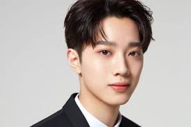 Former wanna one's lai guanlin is now under fire for smoking and spitting on the streets. Lai Guanlin Eks Wanna One Minta Akhiri Kontrak Dengan Cube Entertainment