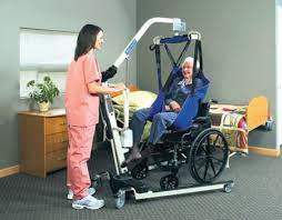 Healthcare workers use hoyer lifts to transfer patients between their beds and chairs or between other locations when the patient's mobility is limited. Top 10 Hoyer Lifts For Home Use Amica Medical Supply Blog