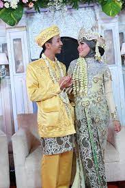 Paket rias paket nikah jogja · 1x pre wedding make up & hair do for couple (pria & wanita) rp. Rias Pengantin Muslim Hijab Dengan Adat Dan Kebaya Modifikasi Modern Paket Pernikahan Catering Dekorasi Pelaminan Rias Pengantin Luwes