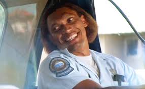 Hawthorn James: Patrón de los conductores de autobús : r/funny