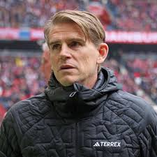 FC Bayern München: Christoph Freund nach St. Pauli über Abwehrprobleme,  Leroy Sane und Thomas Müller